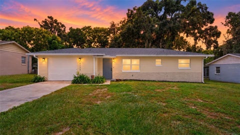 Photo of 6138 Highland Avenue, Leesburg, FL 34748 (MLS # G5118525)