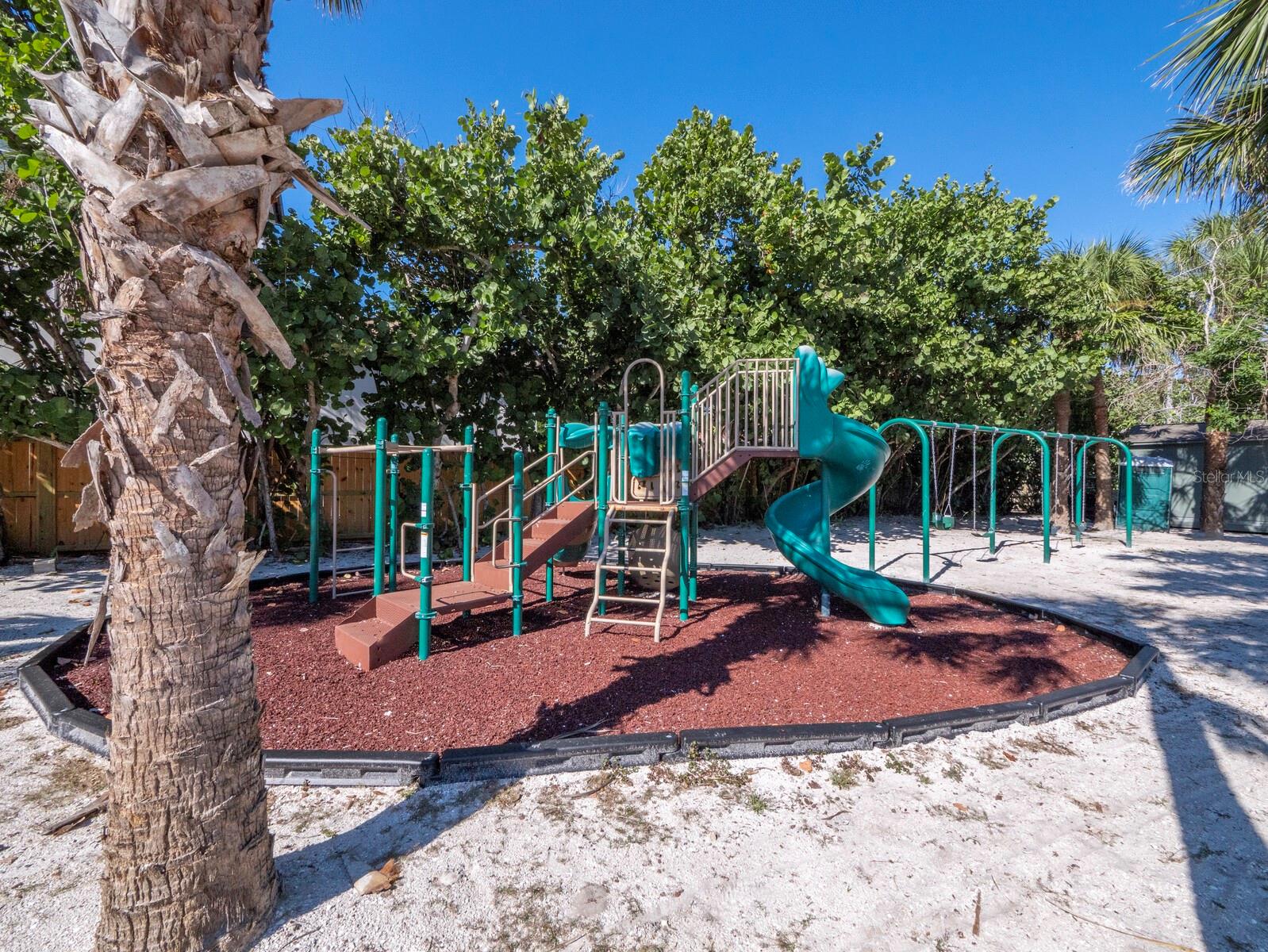 SANDERLING CLUB/SIESTA PROPERTIES INC - Land