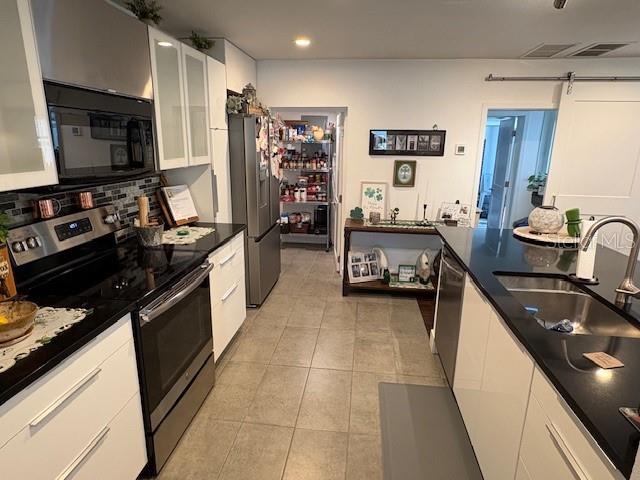 KAROLINA ON KILLARNEY - Residential Lease