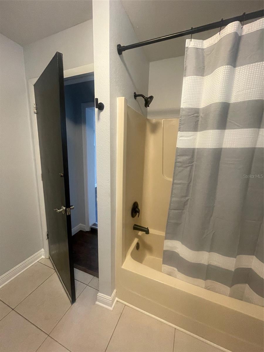 CALEDONIA SUB - Residential Lease