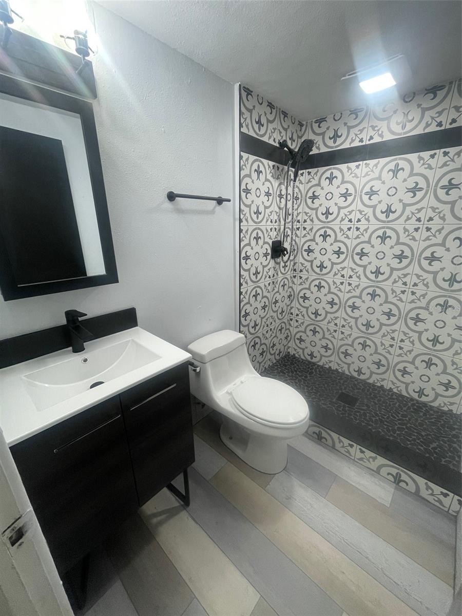 CALEDONIA SUB - Residential Lease