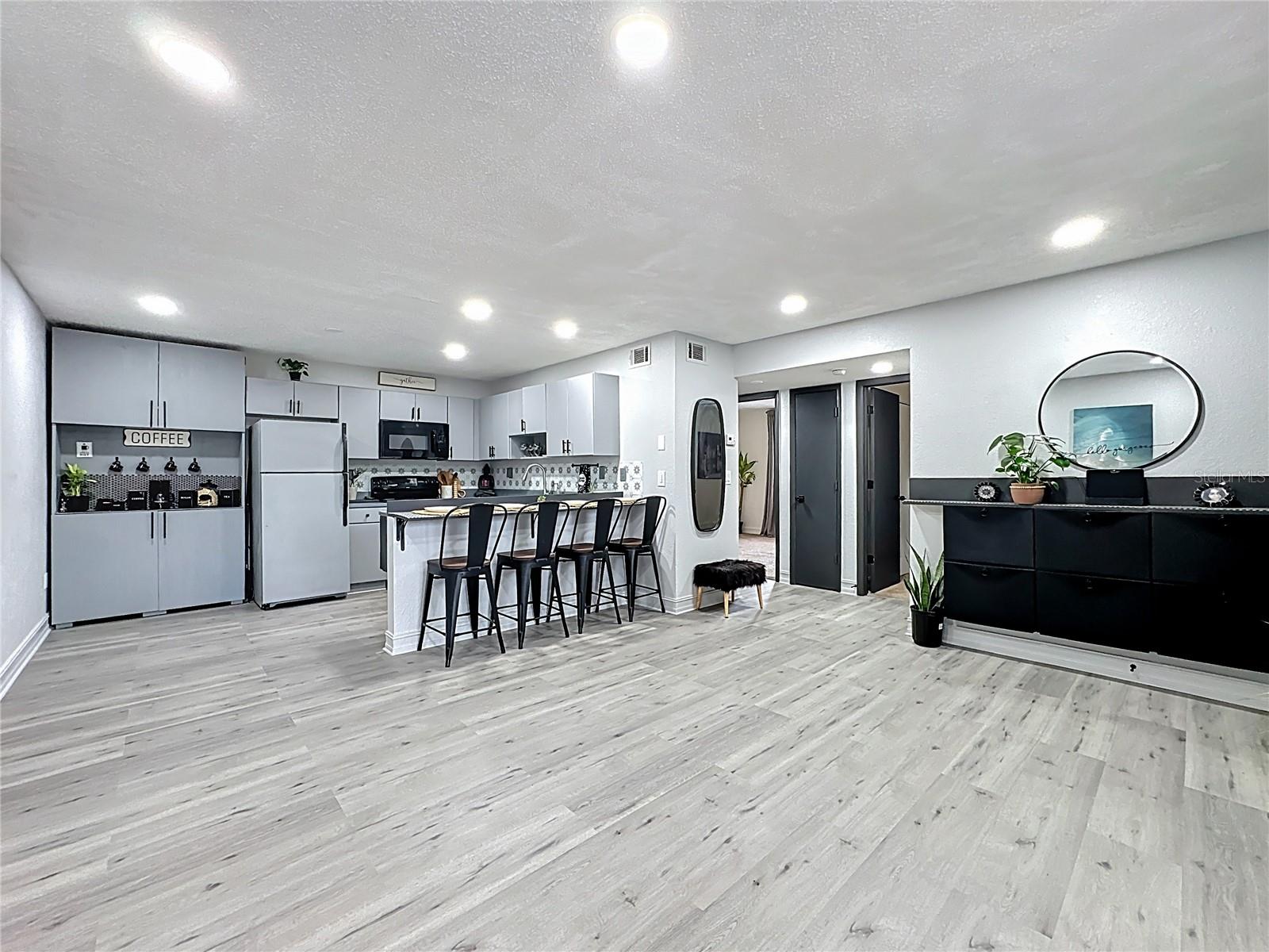 GLENDALE VILLAS A CONDO - Residential Lease