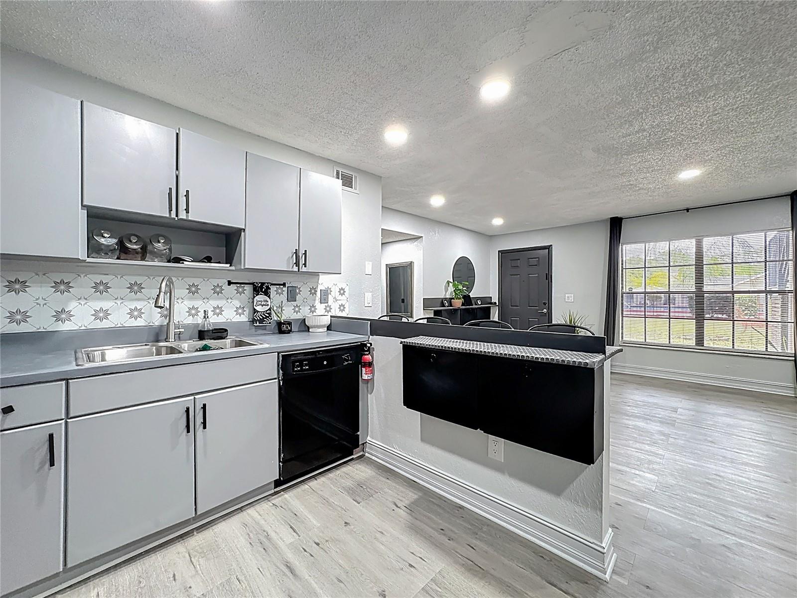 GLENDALE VILLAS A CONDO - Residential Lease