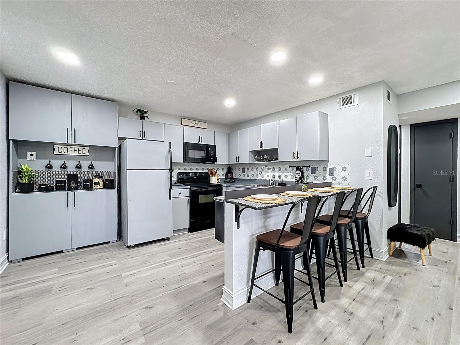 GLENDALE VILLAS A CONDO - Residential Lease