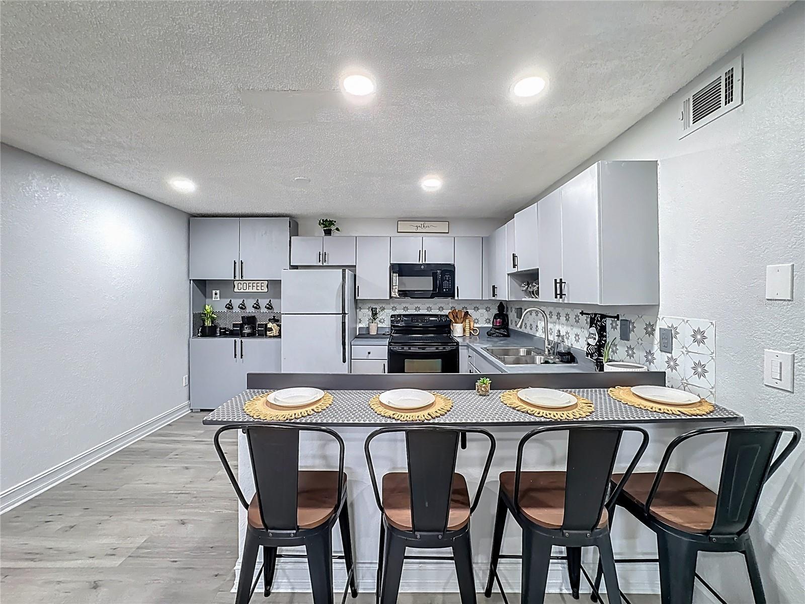 GLENDALE VILLAS A CONDO - Residential Lease