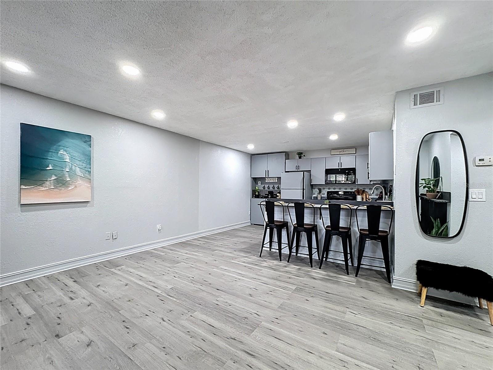 GLENDALE VILLAS A CONDO - Residential Lease