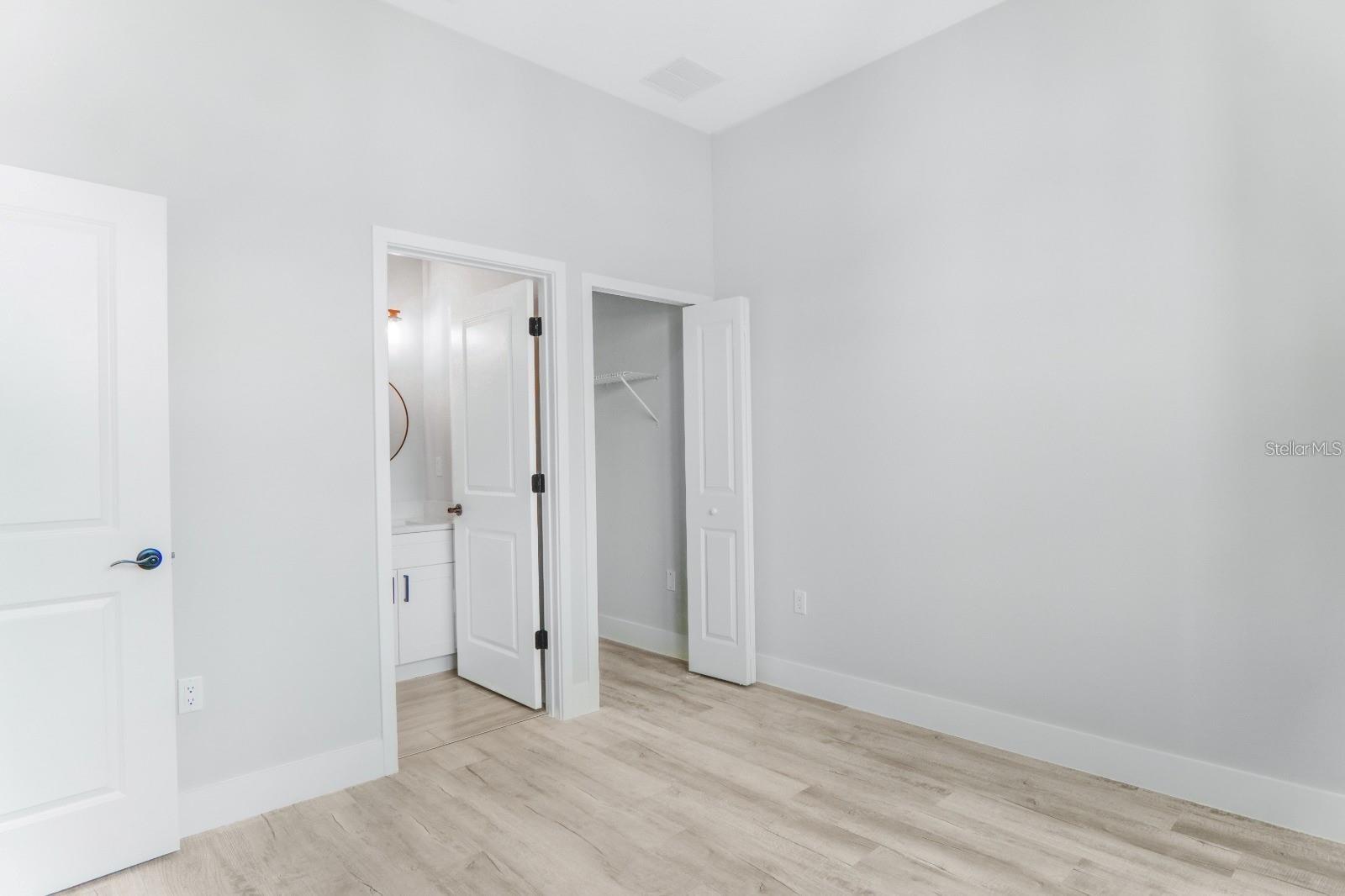 MARION OAKS UN 04 - Residential Lease