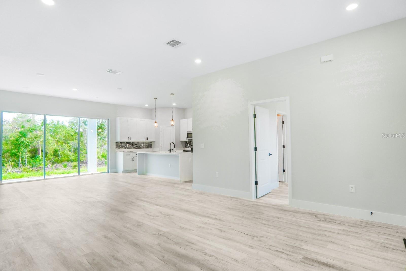 MARION OAKS UN 04 - Residential Lease