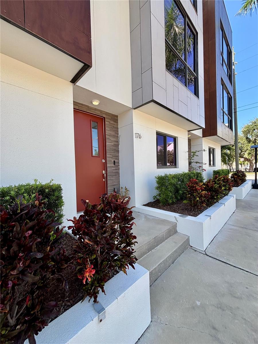 ARLINGTON & 8TH TWNHMS - Residential