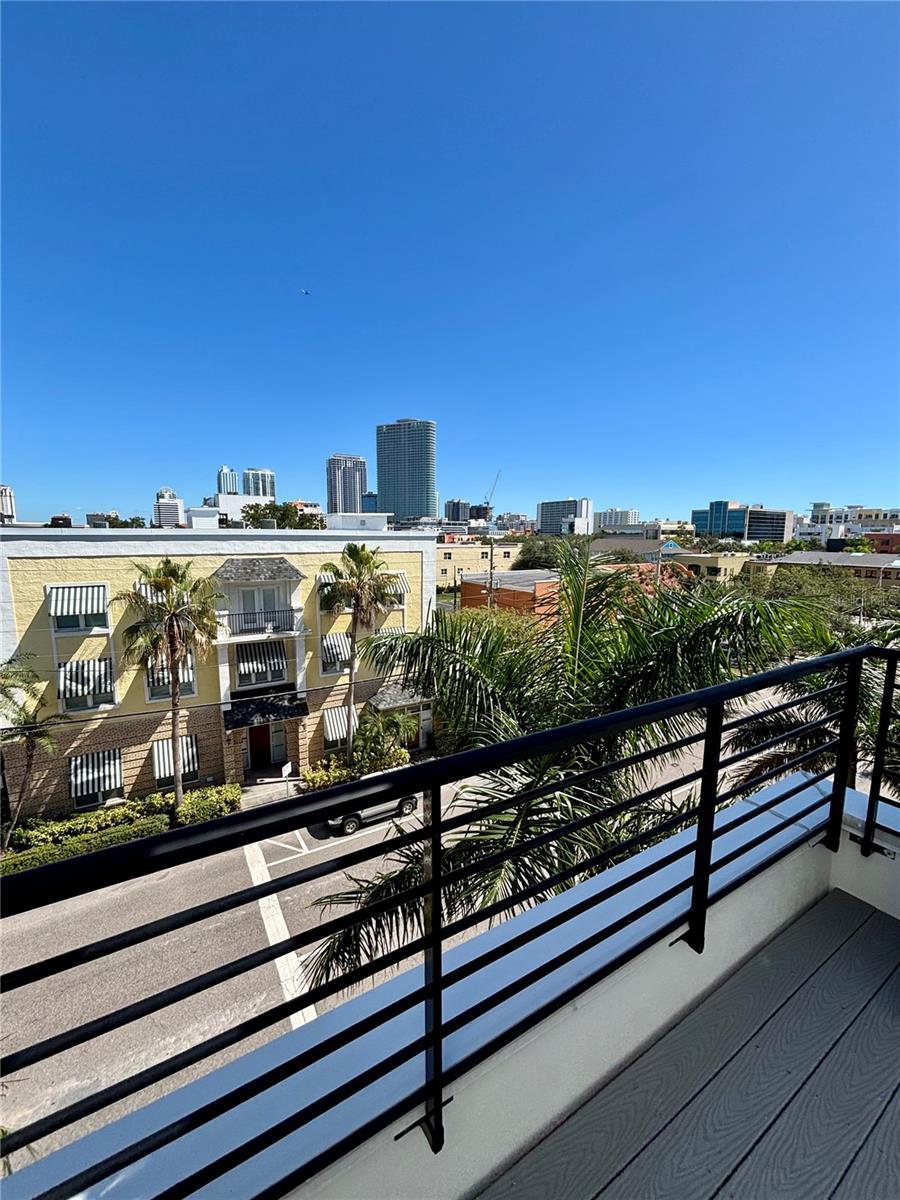 ARLINGTON & 8TH TWNHMS - Residential