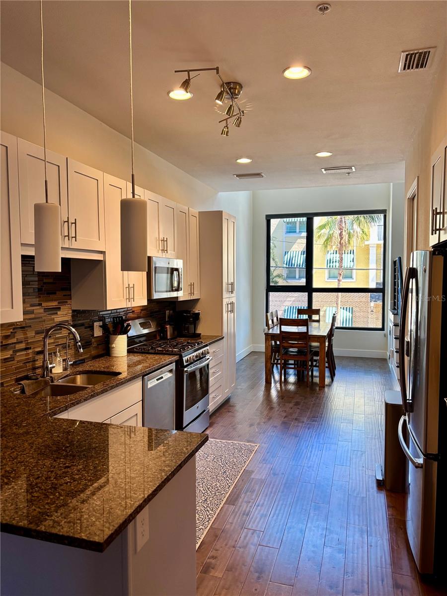 ARLINGTON & 8TH TWNHMS - Residential