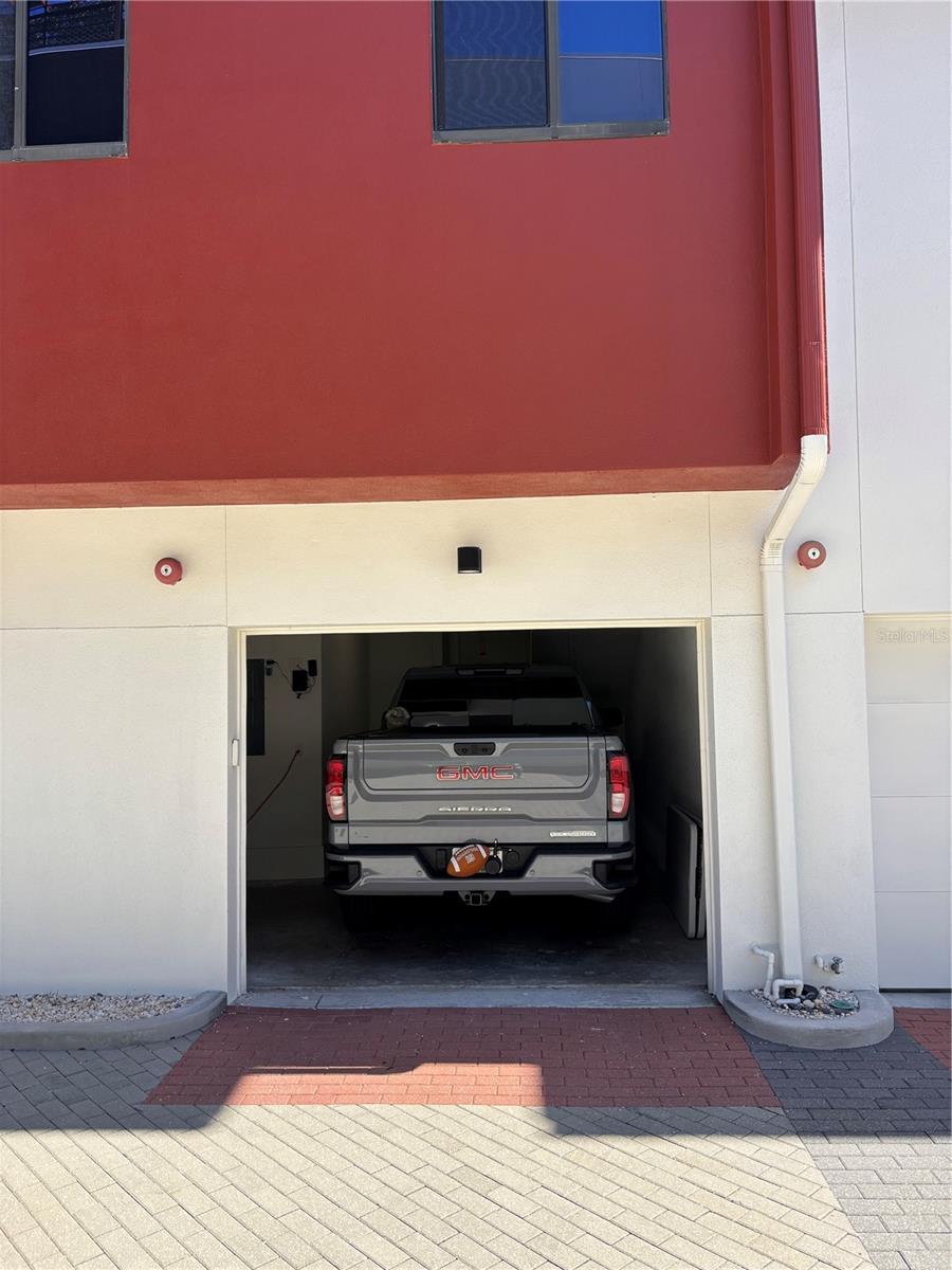 ARLINGTON & 8TH TWNHMS - Residential