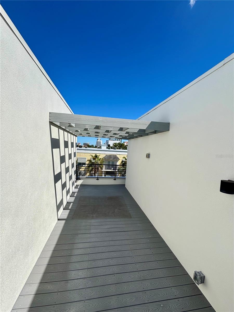 ARLINGTON & 8TH TWNHMS - Residential