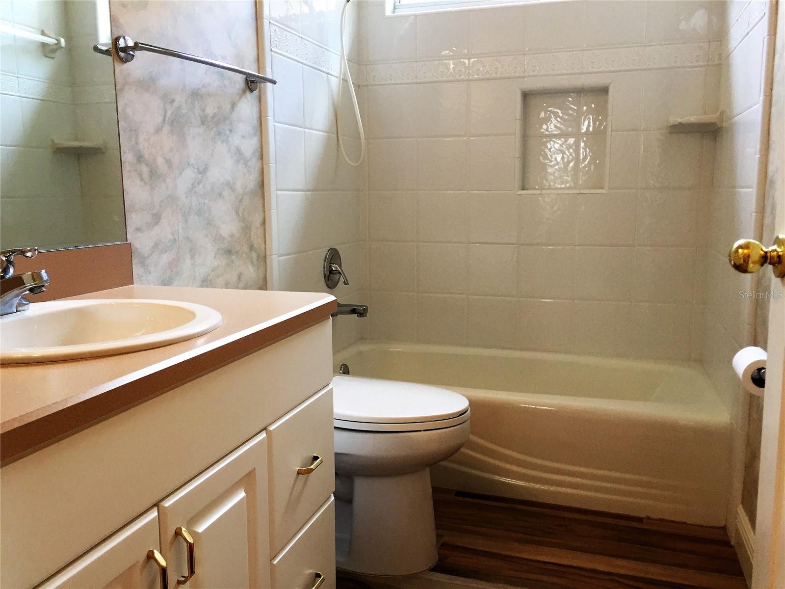 HP/BENNETS GARDEN 28 - Residential Lease