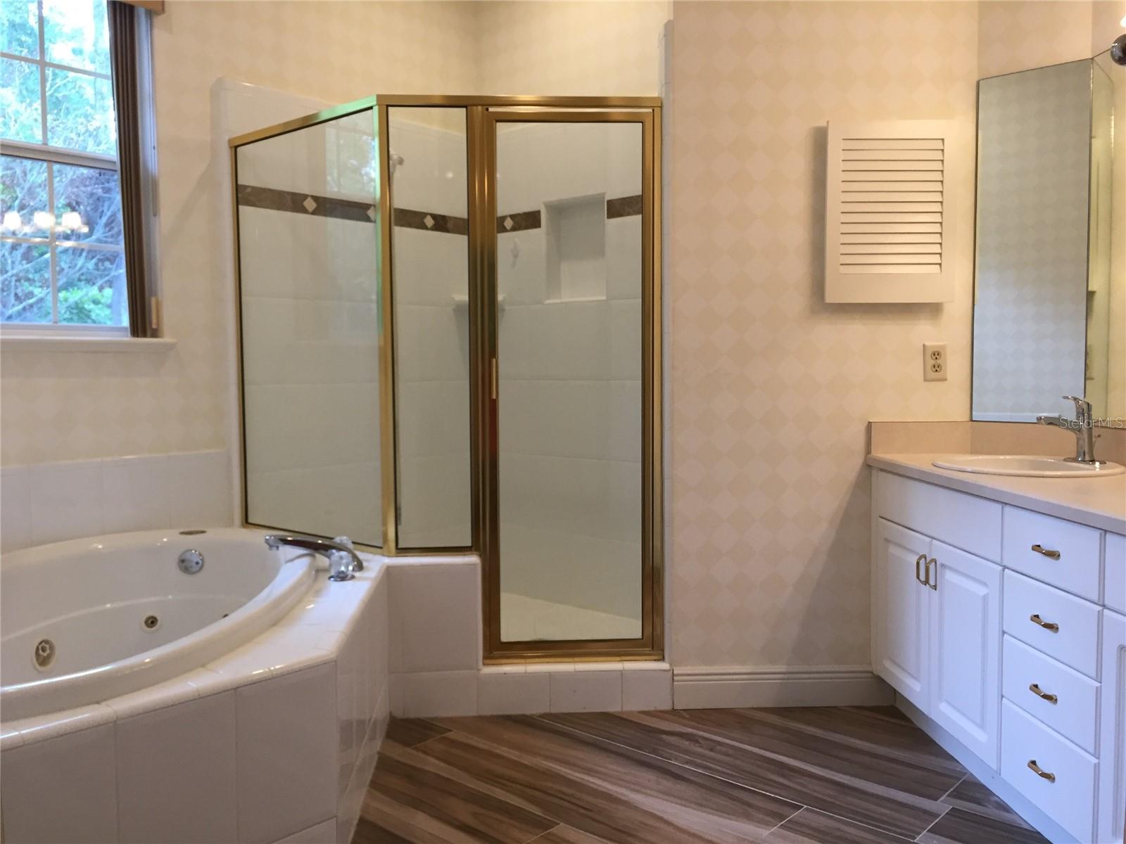 HP/BENNETS GARDEN 28 - Residential Lease