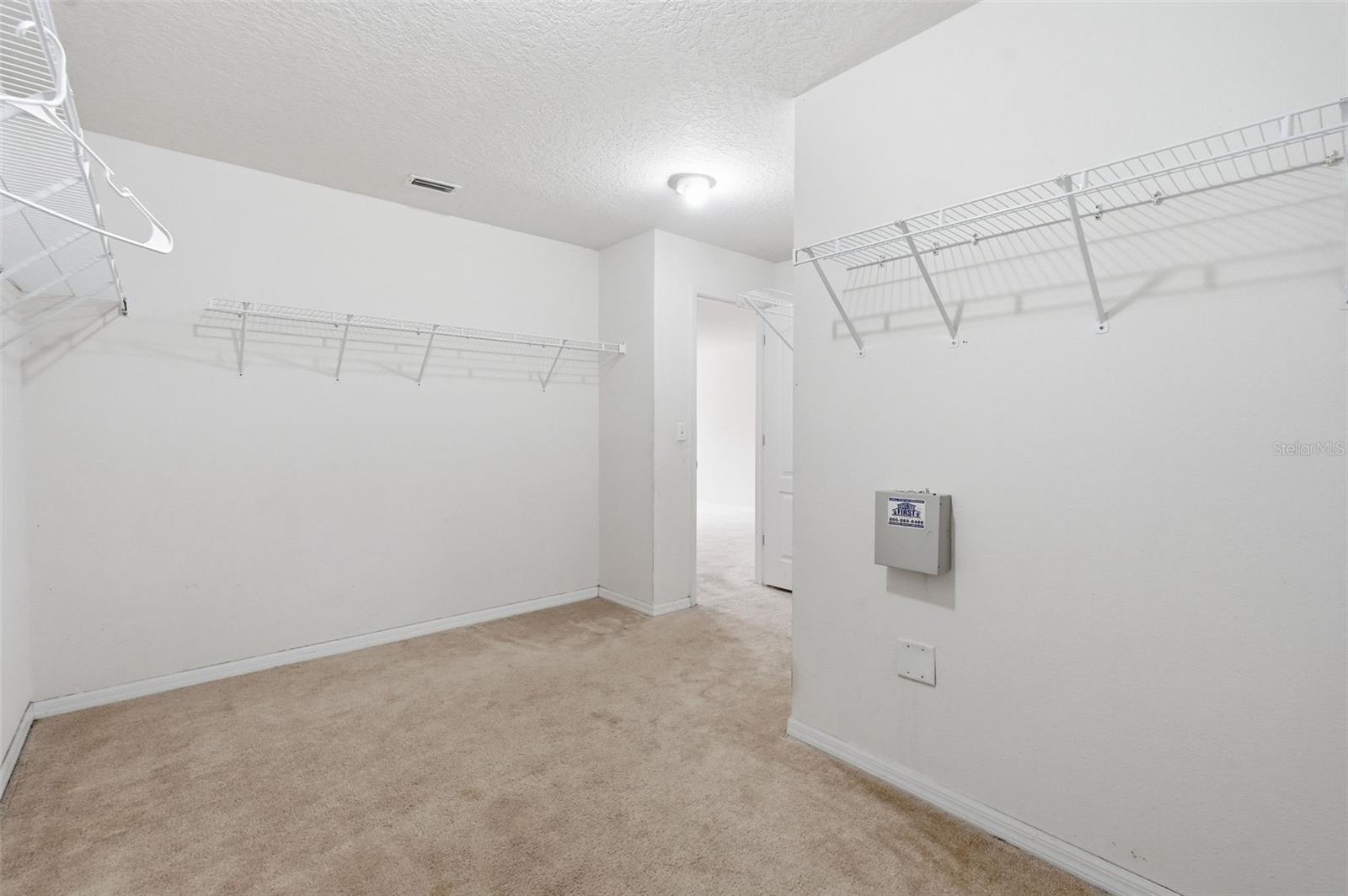 COLONY LAKES - Residential