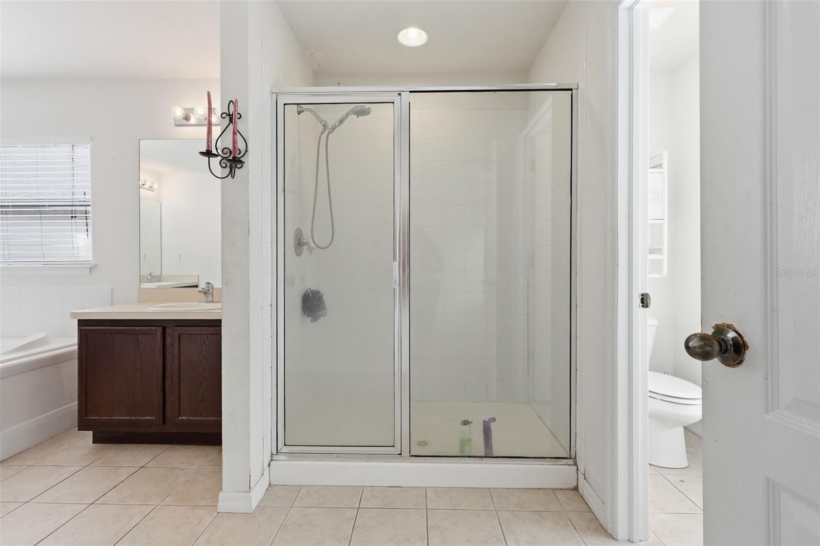 COLONY LAKES - Residential