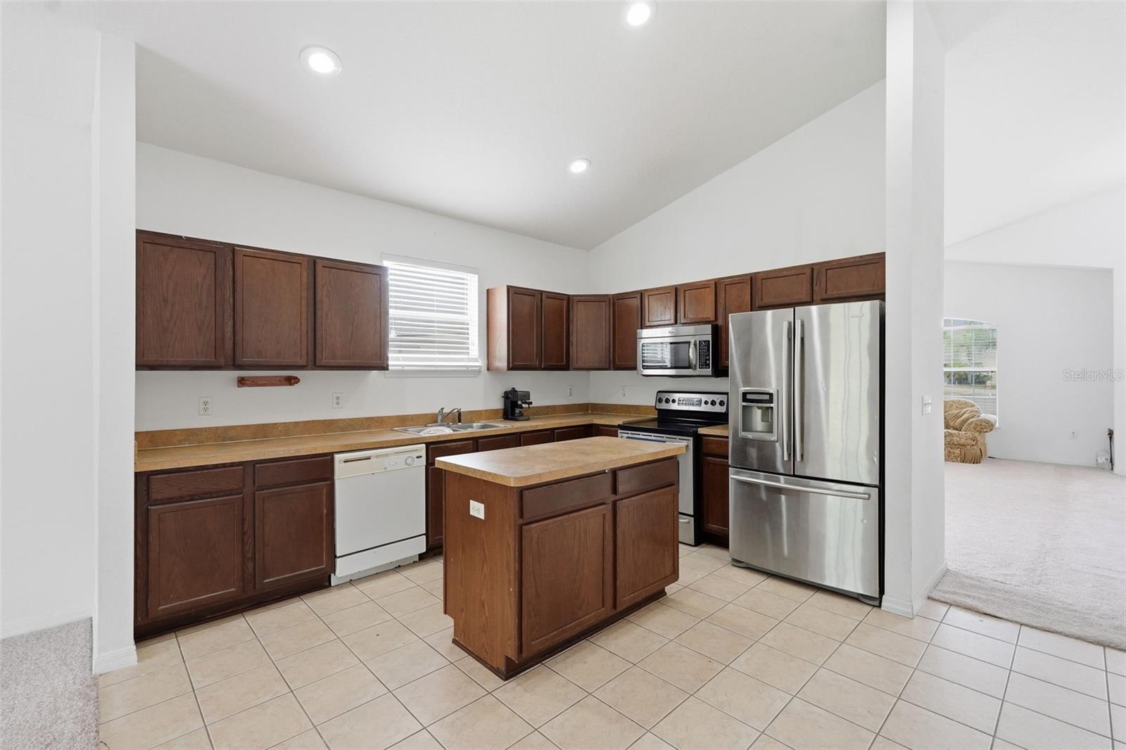 COLONY LAKES - Residential