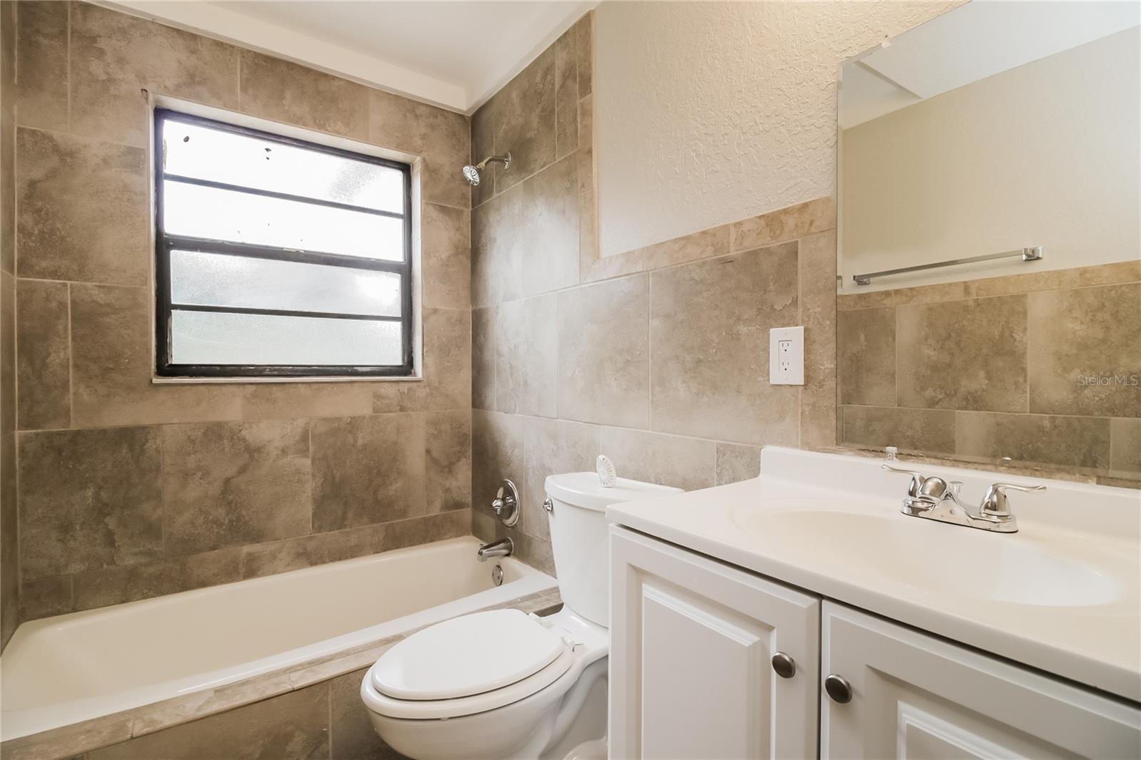 GRANADA SOUTH - Residential Lease