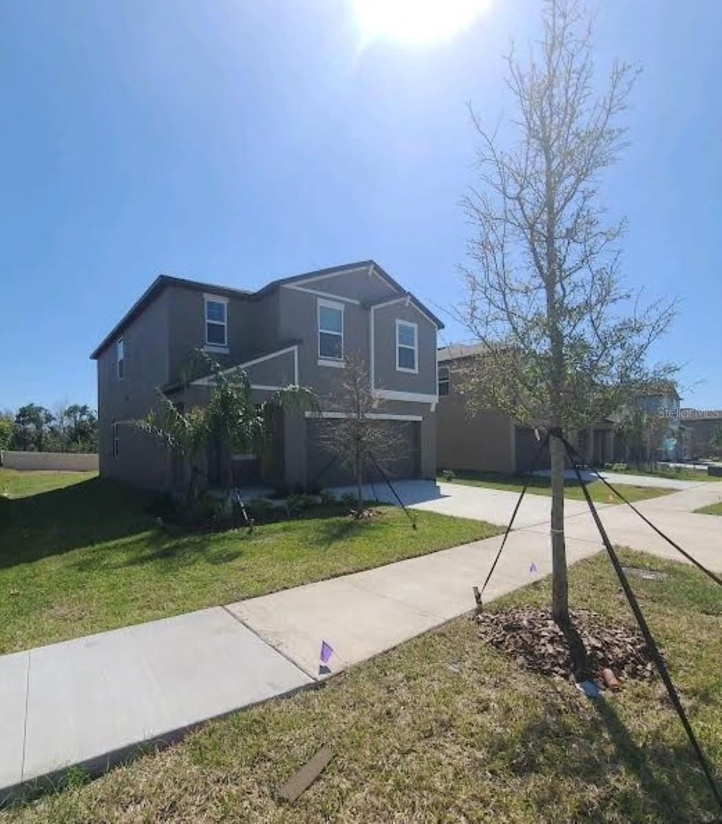 Four bedroom, 2.5 baths in this newer Lennar home in Ventana. Fully fenced!
Open floor plan. Kitchen features stainless appliances and granite counters. Nice size loft upstairs can be used for office or media area.
Master bath boasts dual vanities with large walk-in shower, Lenin closet, and separate water closet. Oversized closet to get lost in!!
The home has recently been fenced.