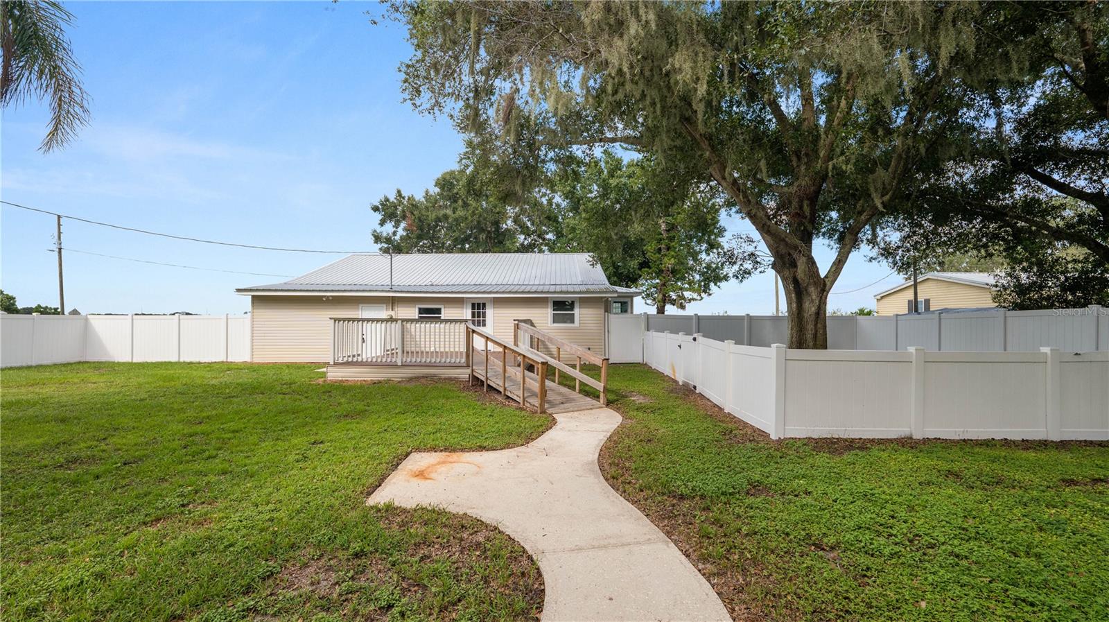 WEST LAKE WALES - Residential