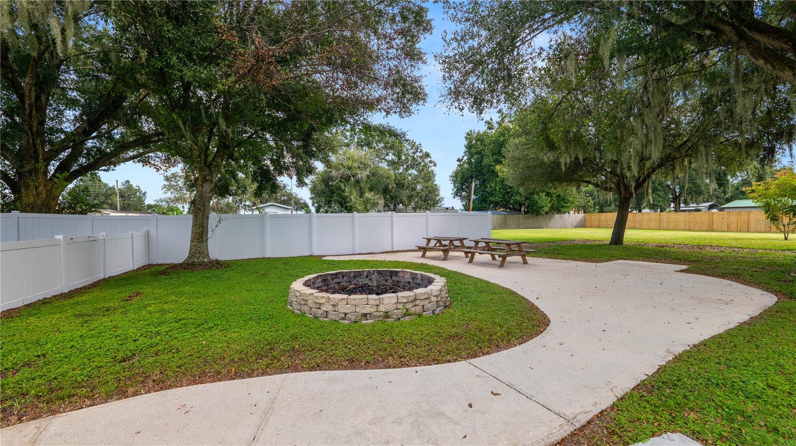 WEST LAKE WALES - Residential