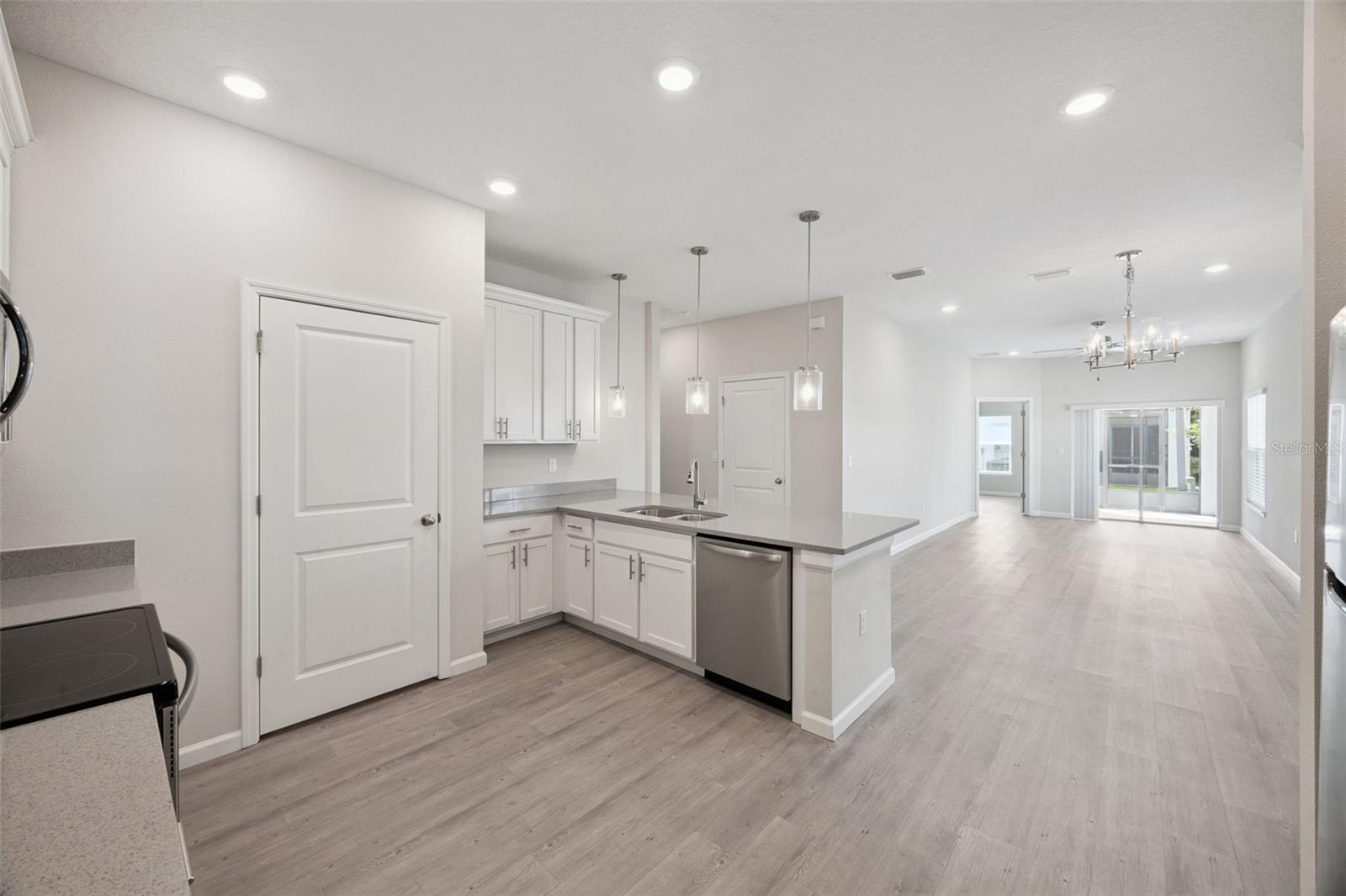 TOWNHOMES/LK FREDRICA CONDO - Residential