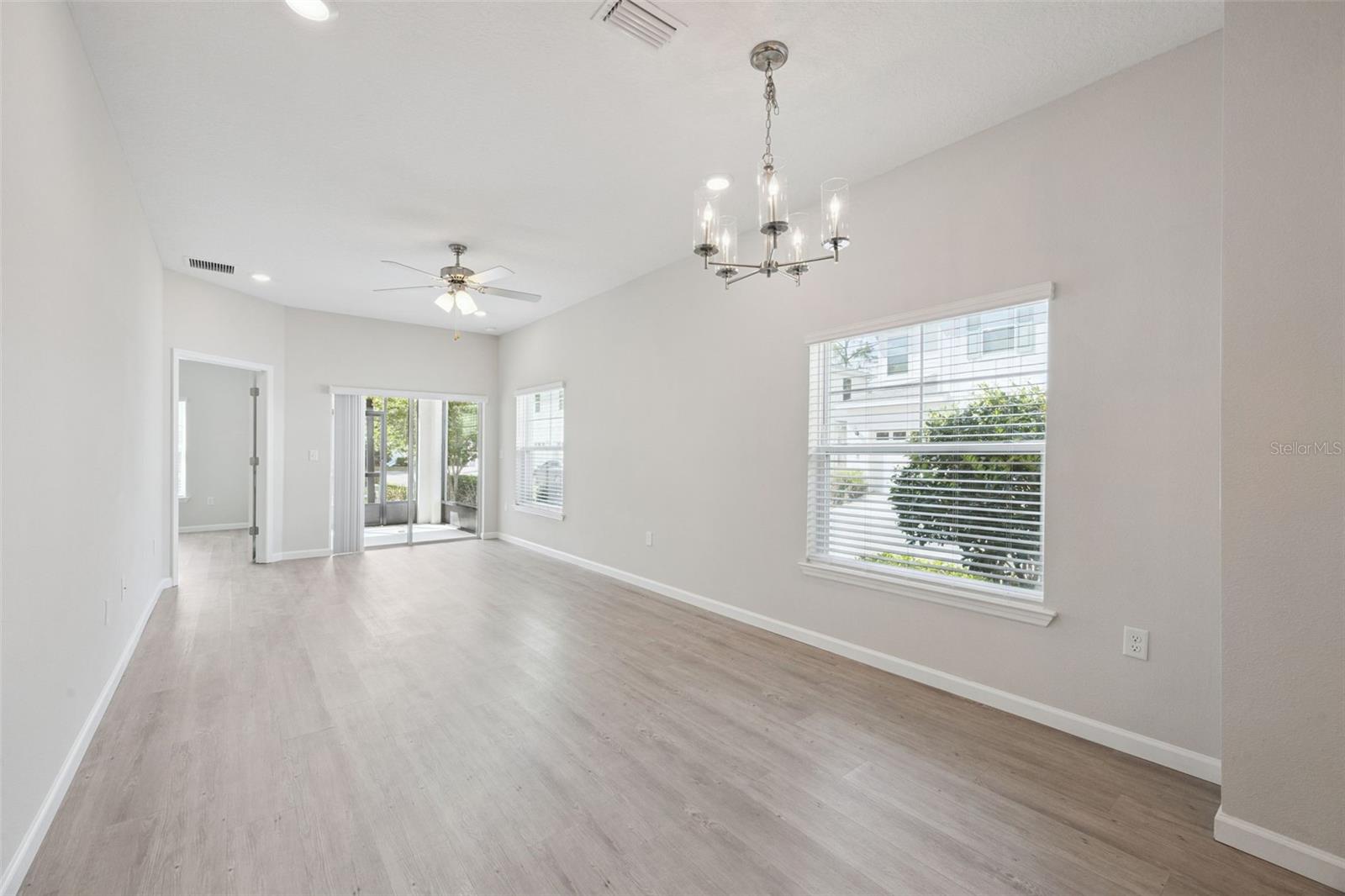 TOWNHOMES/LK FREDRICA CONDO - Residential