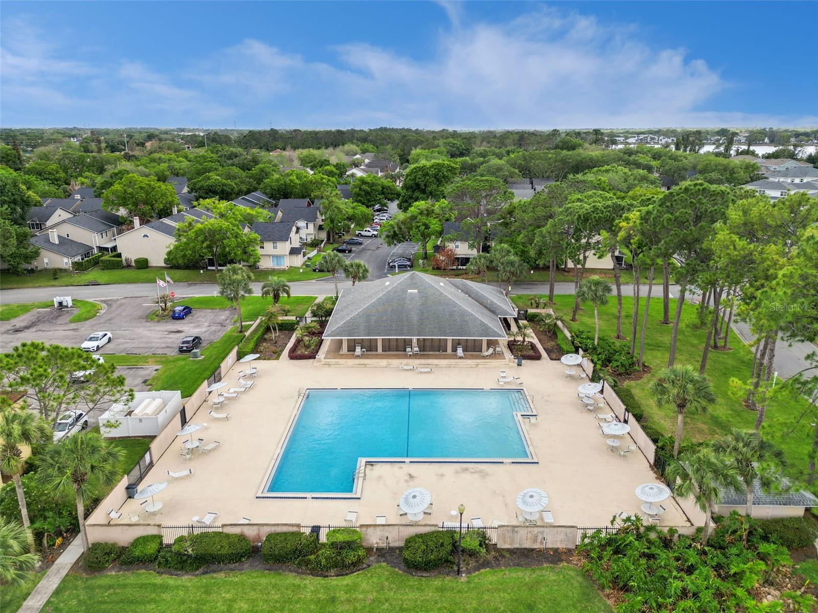 TOWNHOMES/LK FREDRICA CONDO - Residential