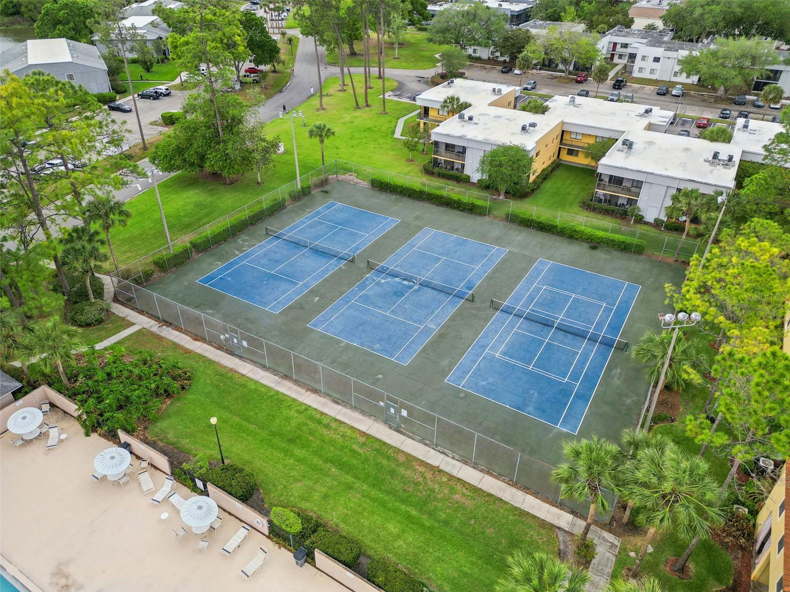 TOWNHOMES/LK FREDRICA CONDO - Residential