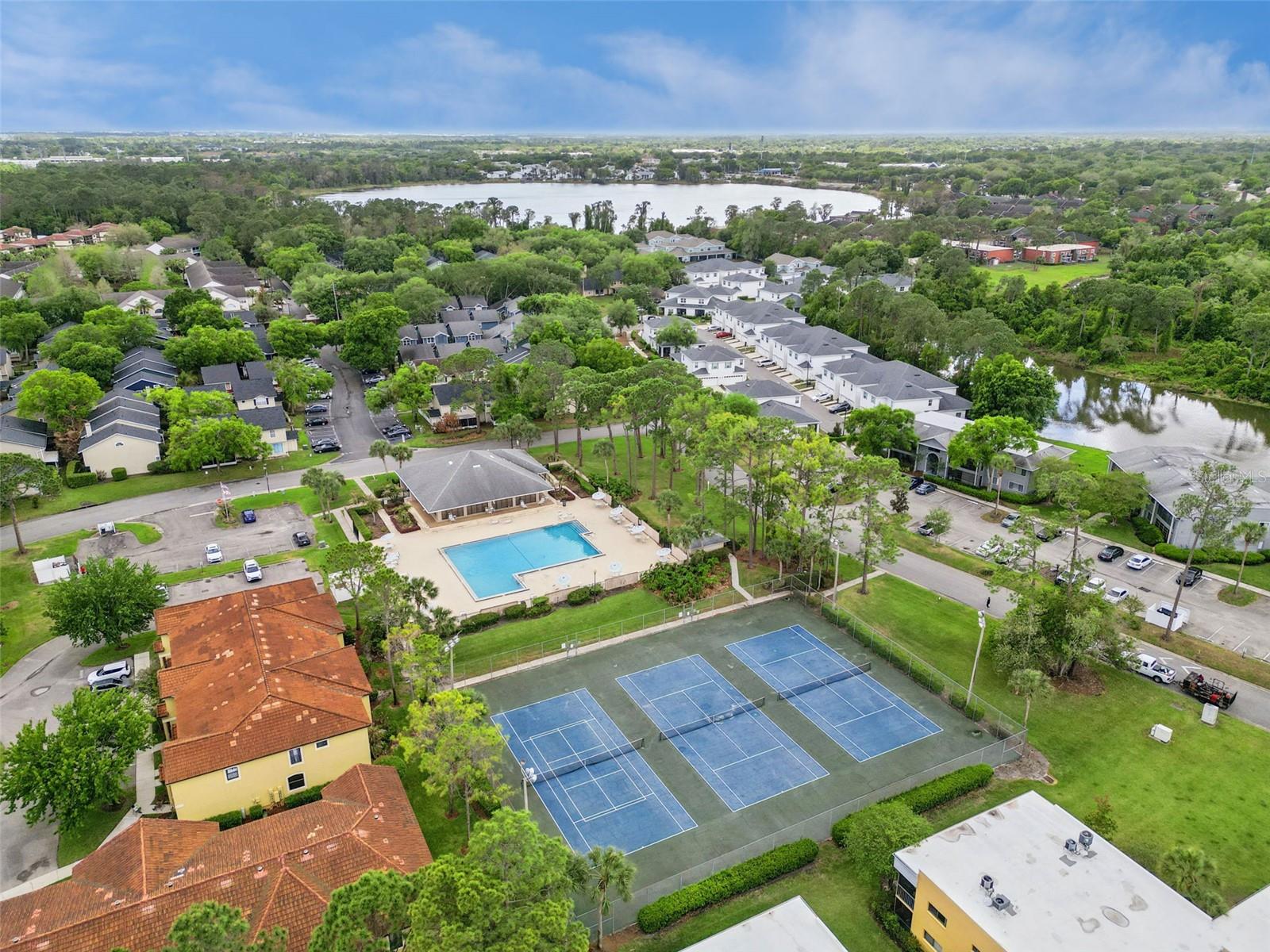 TOWNHOMES/LK FREDRICA CONDO - Residential