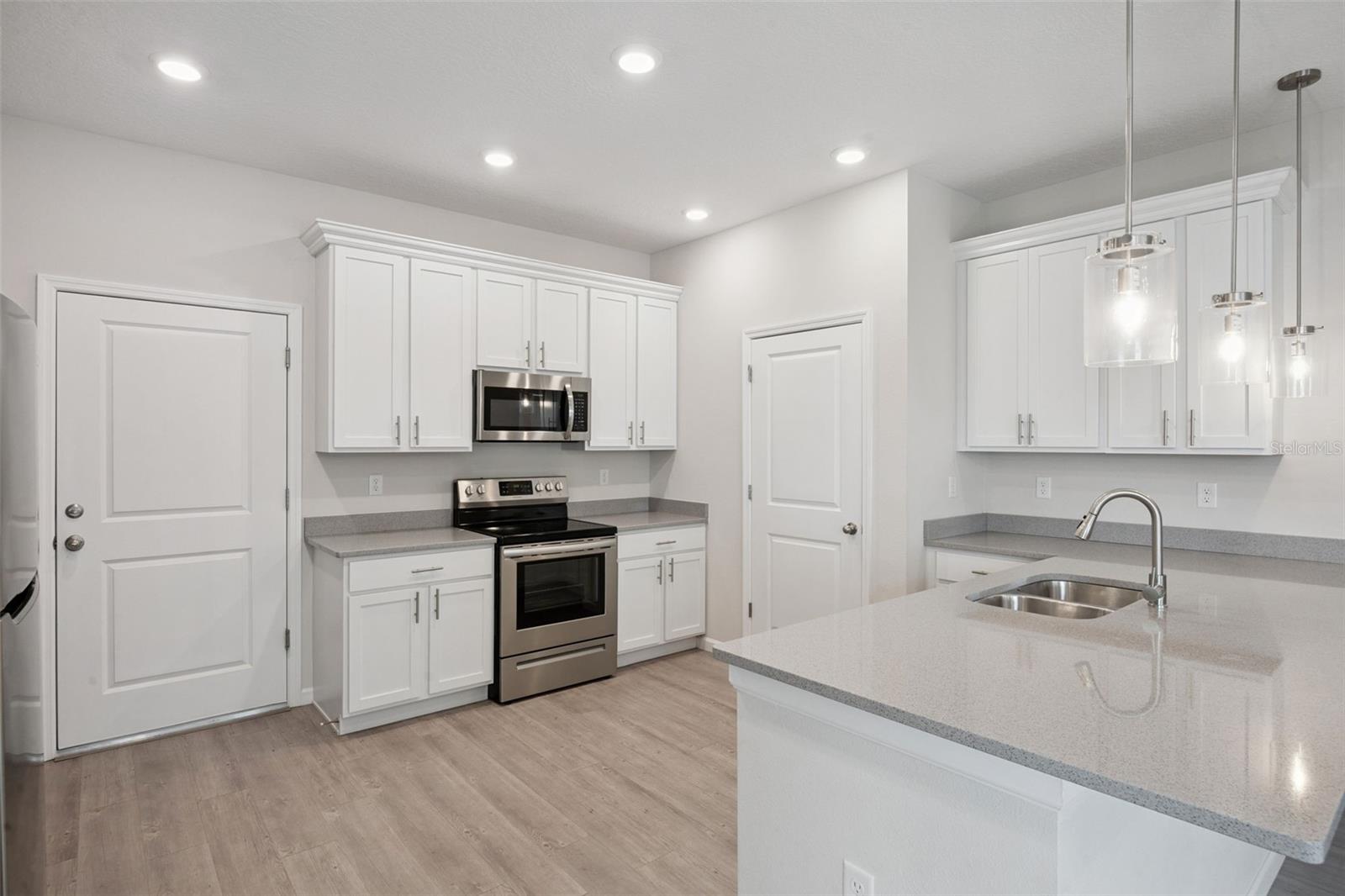 TOWNHOMES/LK FREDRICA CONDO - Residential