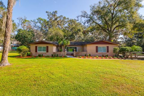 A home in LAKELAND