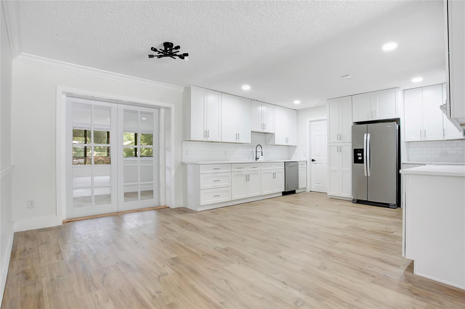 1221 FOREST CIRCLE