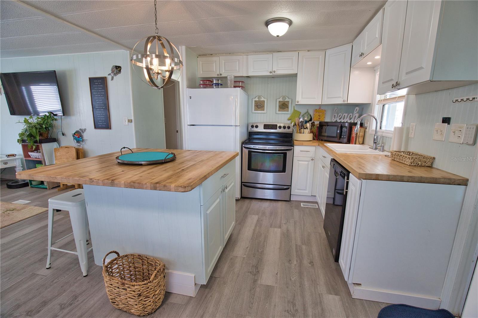 PINE LAKE - Residential