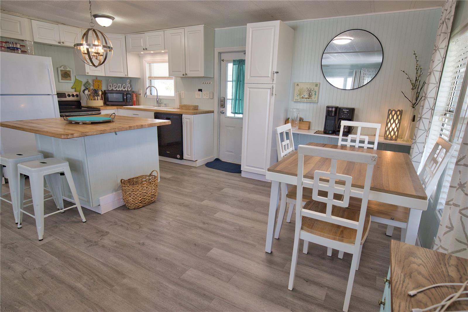 PINE LAKE - Residential