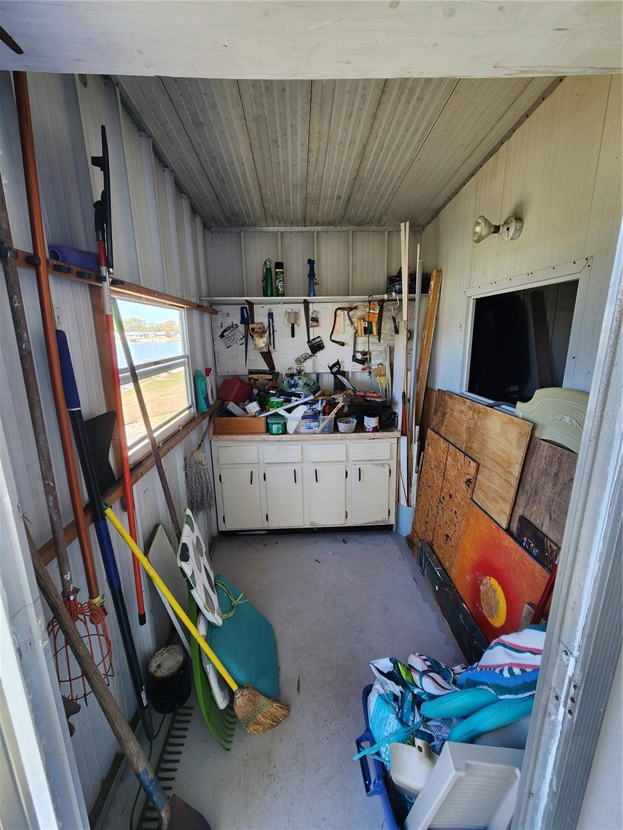 PALM LAKE ESTATES - Residential