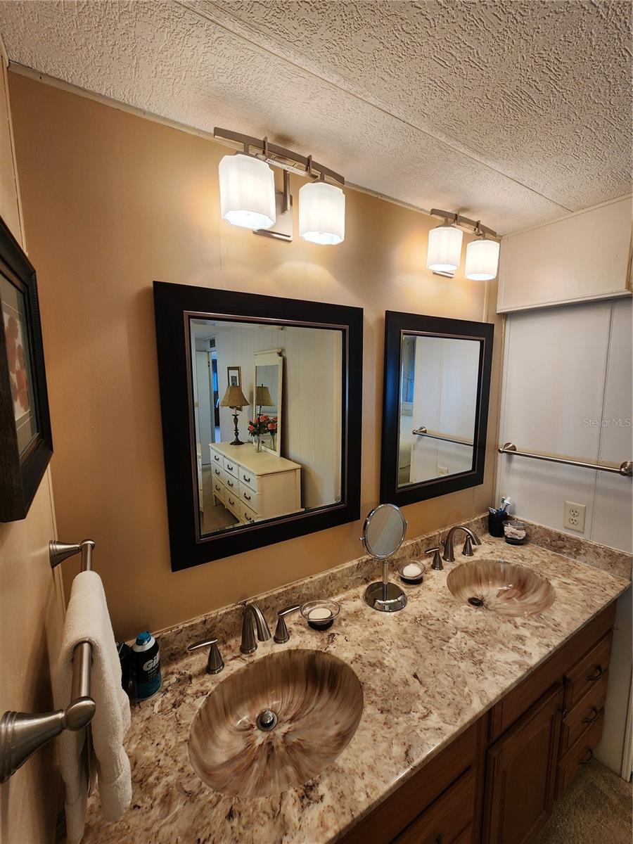 PALM LAKE ESTATES - Residential