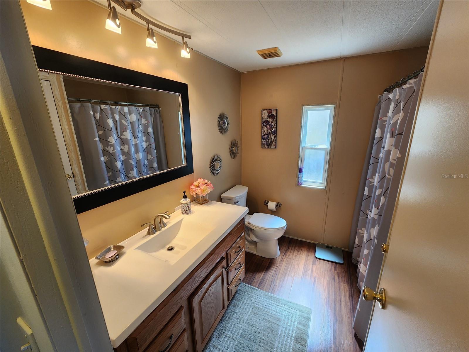 PALM LAKE ESTATES - Residential