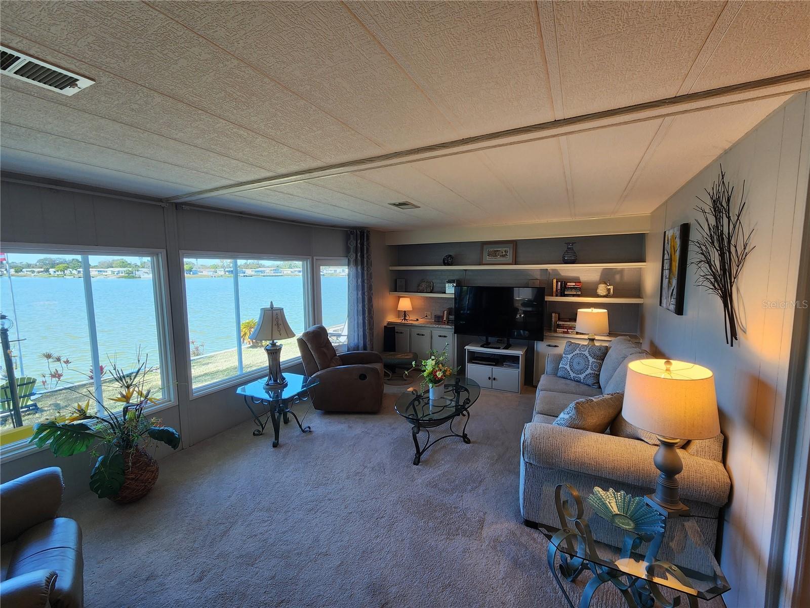 PALM LAKE ESTATES - Residential