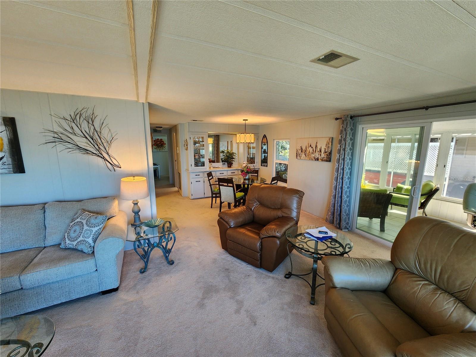 PALM LAKE ESTATES - Residential