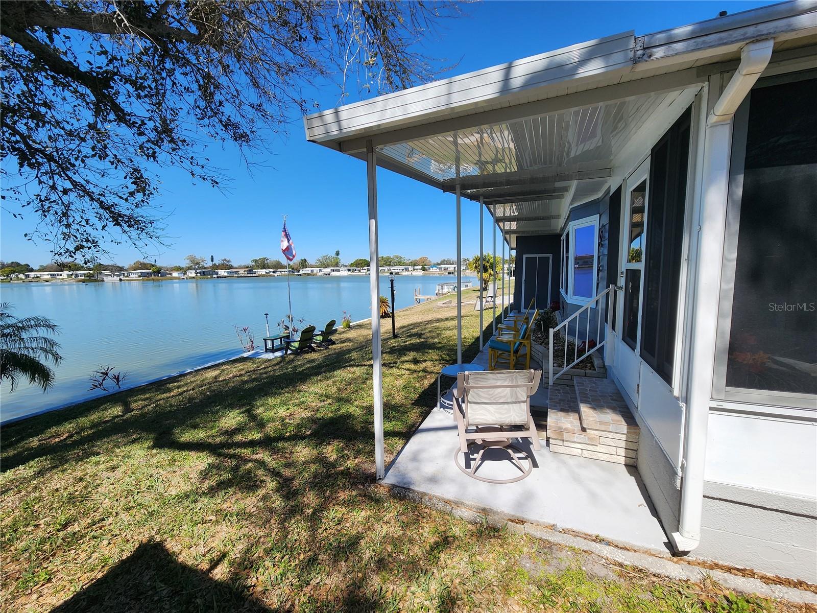 PALM LAKE ESTATES - Residential