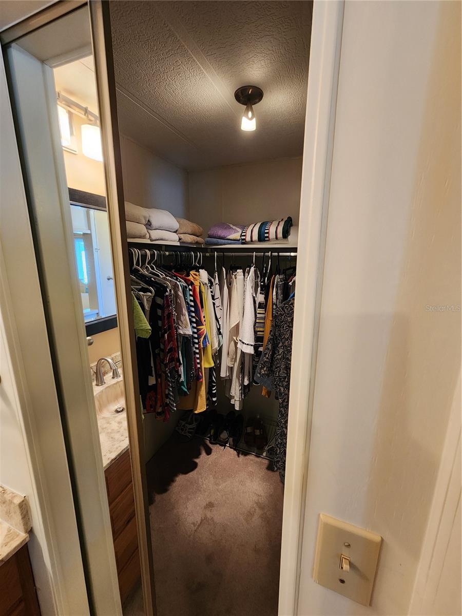 PALM LAKE ESTATES - Residential