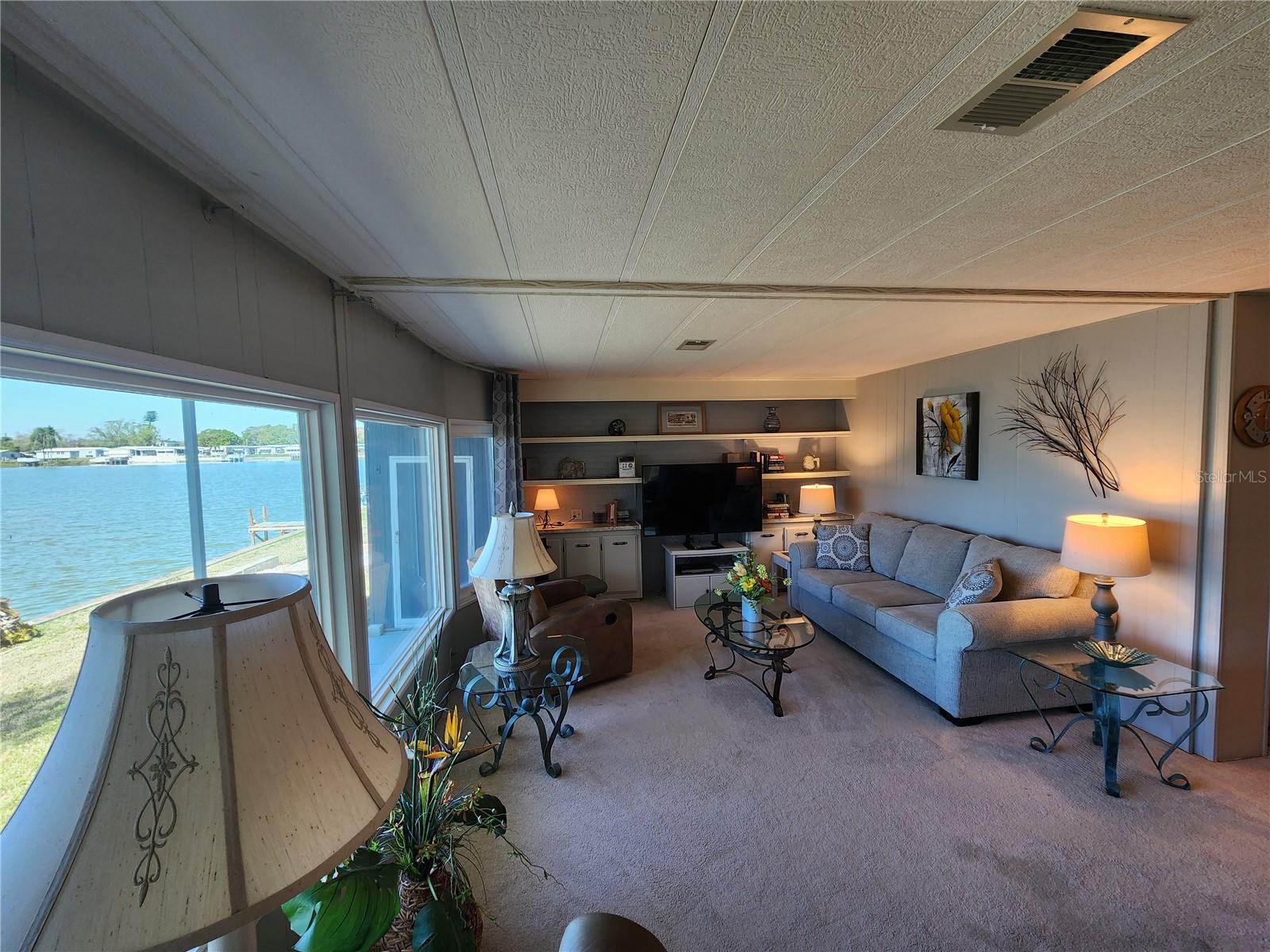 PALM LAKE ESTATES - Residential