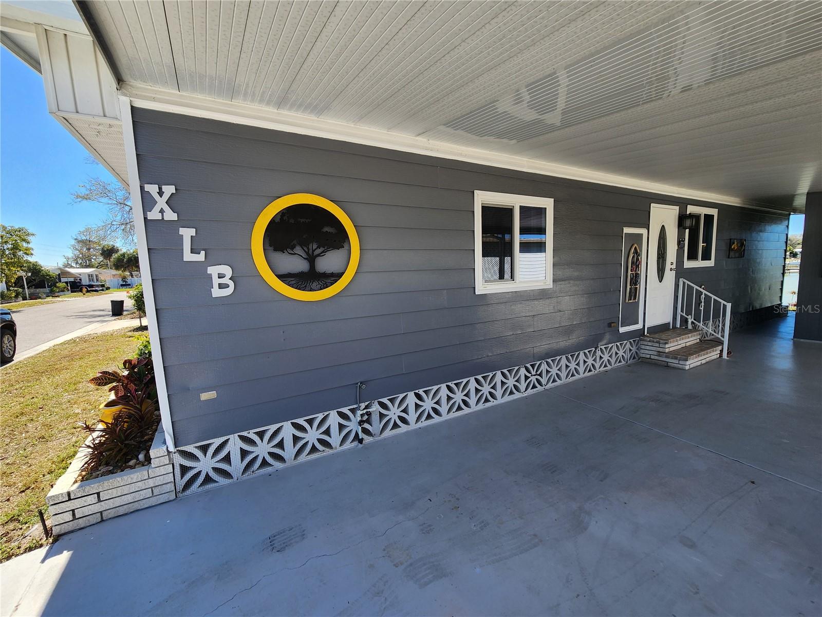 PALM LAKE ESTATES - Residential