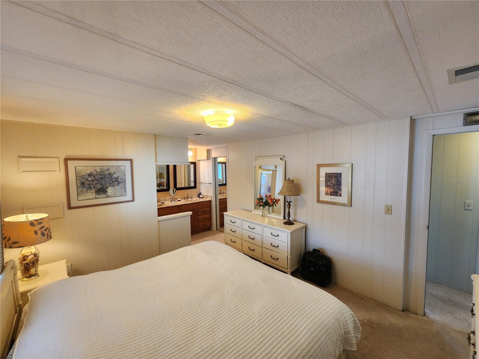 PALM LAKE ESTATES - Residential