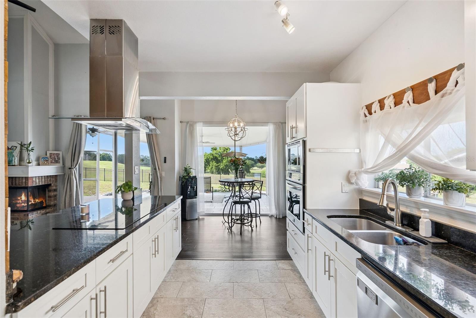 PEMBROOKE - Residential