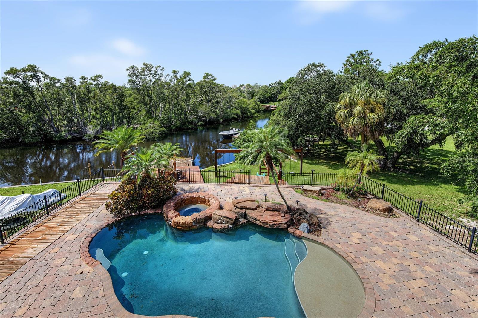3143 PINEVIEW DRIVE