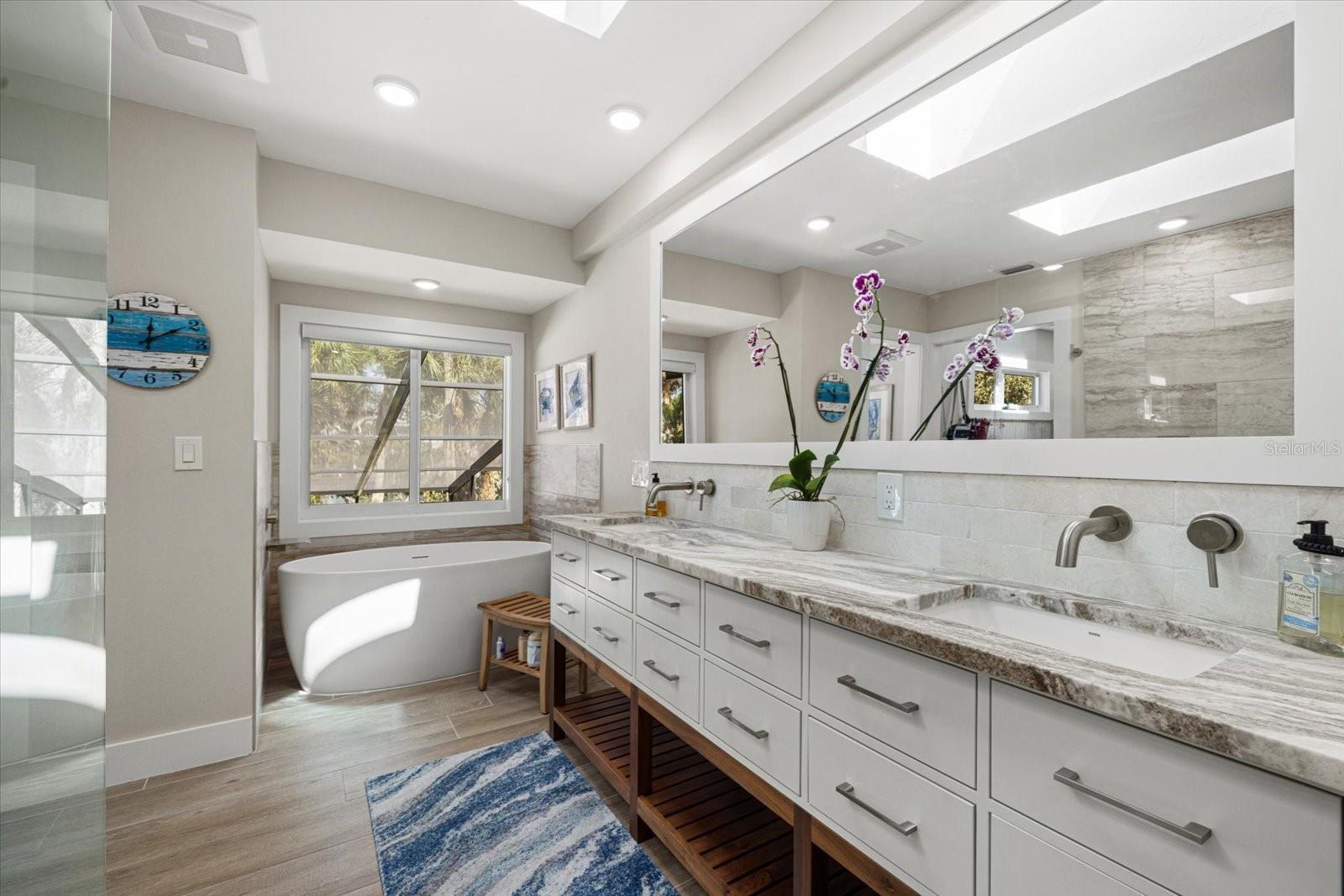 SIESTA BEACH - Residential