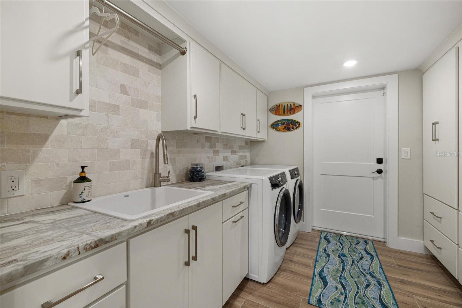 SIESTA BEACH - Residential